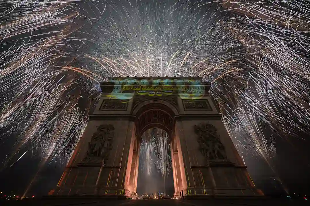 New Year’s Eve celebration from the Arc de Triomphe – Paris
