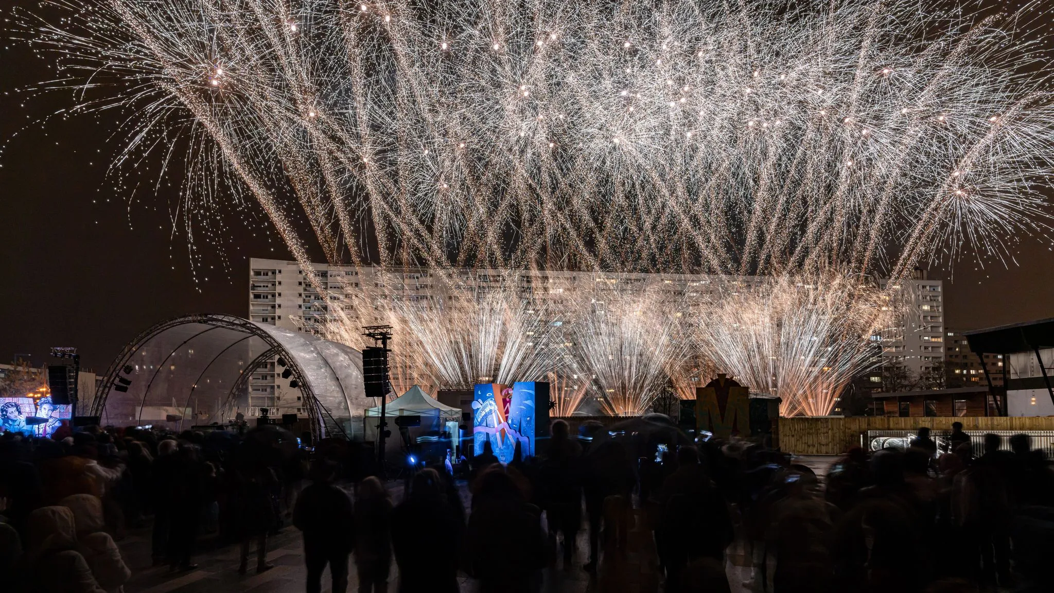 Drone light show: the new way to light up the sky at your events